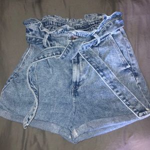 Light wash denim shorts with adjustable belt.